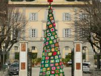 5 DICEMBRE 2019 / Natale a San Giuliano Terme, torna l'albero all'uncinetto di "Bagni Crea"