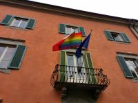 14 MAGGIO 2021 / Una panchina arcobaleno per la Giornata internazionale contro l'omofobia
